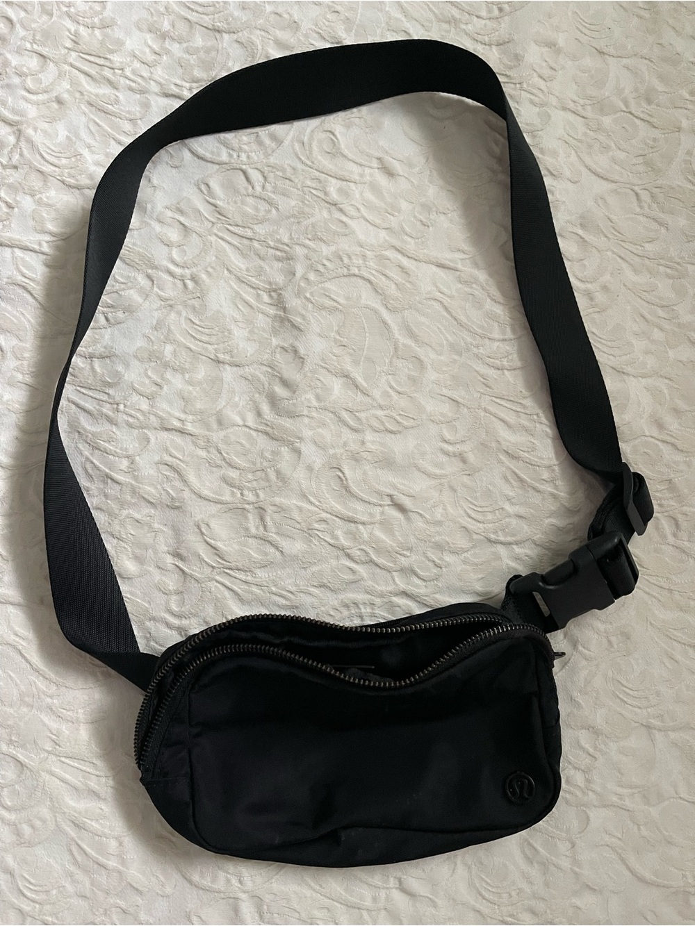 lululemon athletica Black Crossbody Sling Bag - Picture 2 of 3